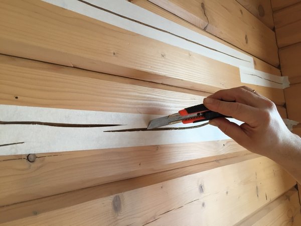 Как устранить трещины в древесине