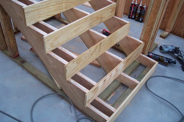 Строительство деревянной лестницы своими руками