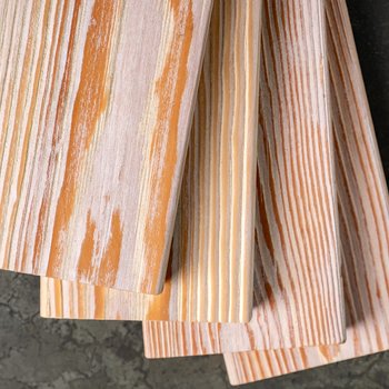 Фотография (фото) Браширование древесины из лиственницы