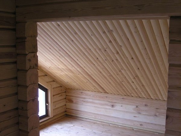 Блок-хаус из лиственницы – универсальный материал для потолка и не только